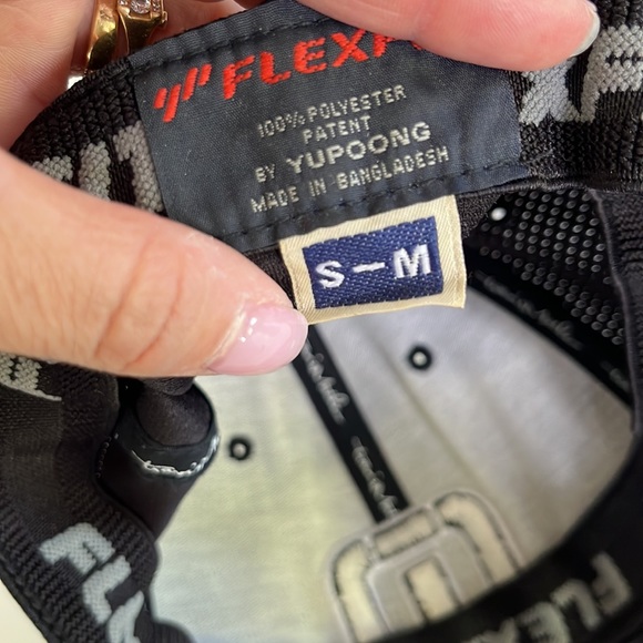 Travis Mathew flex fit s-m hat - Picture 4 of 6